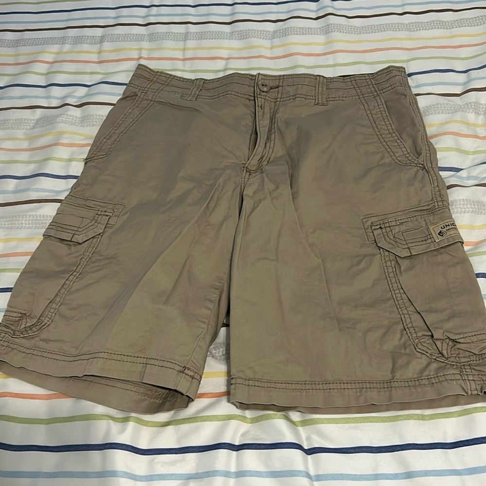 Fashion nova men’s shorts (NEVER WORN)